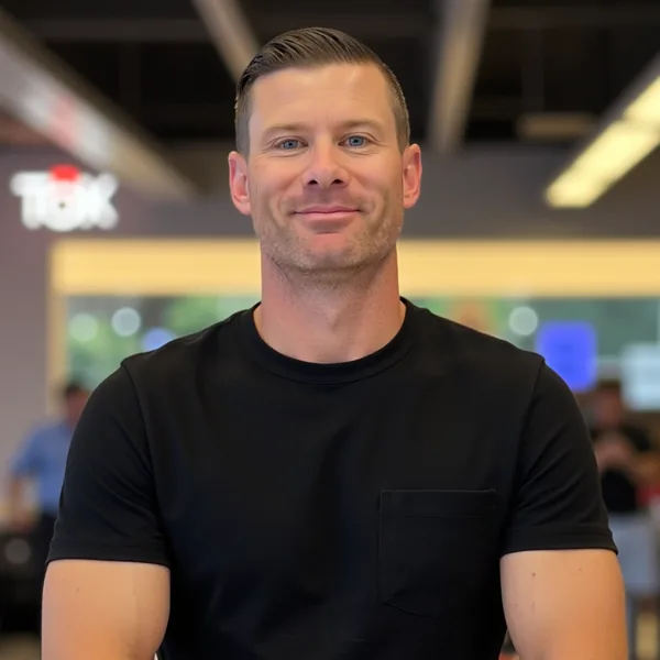 ALEX BROWN headshot